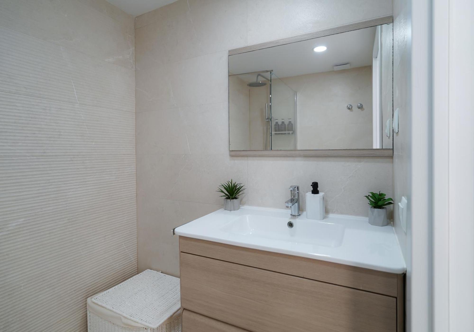 Nomad Malaga - Chic Apartament Center Torremolinos Eksteriør billede